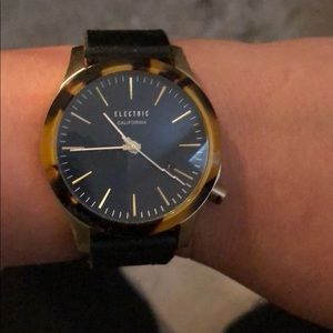 Electric black leather leopard watch